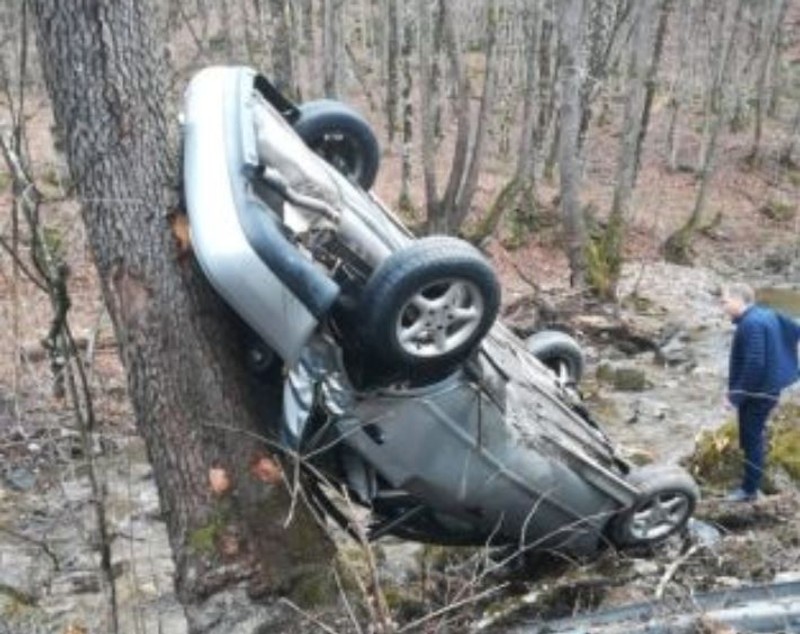 Accident pe DN13, între Sighişoara şi Braşov. Doi copii și doi adulți, răniți după ce s-au răsturnat cu mașina / FOTO