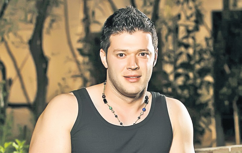 Uite CINE ÎI ESTE MEREU APROAPE lui Victor Slav, CA O UMBRĂ