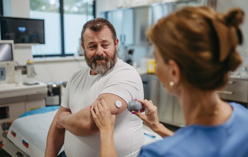 Peste 2.400 de români cer corectarea unei discriminări. Pacienți excluși de la accesul complet la servicii medicale