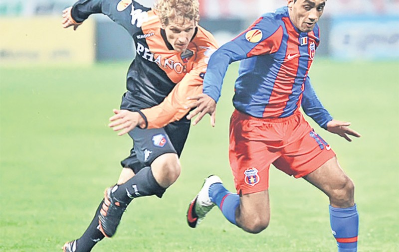 Fanii lui FC Utrecht sar cu banu’ pentru Mihăiţă Neşu
