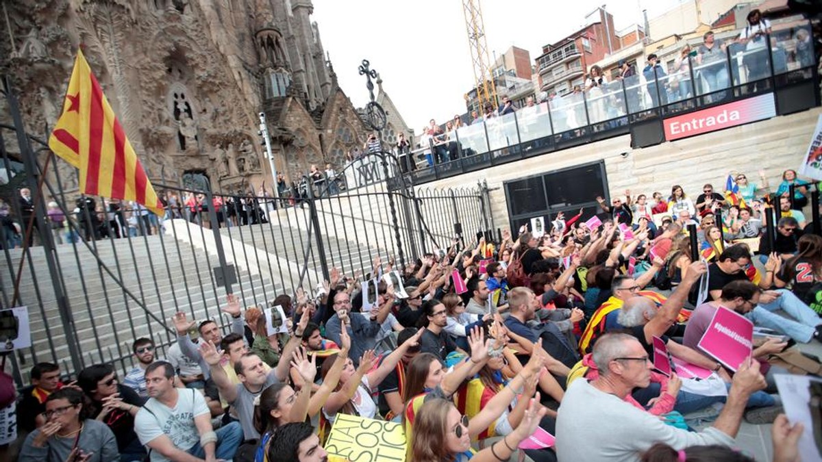 Sagrada Familia, închisă din cauza protestelor din Barcelona. Mii de separatiști au blocat accesul în catedrală / VIDEO