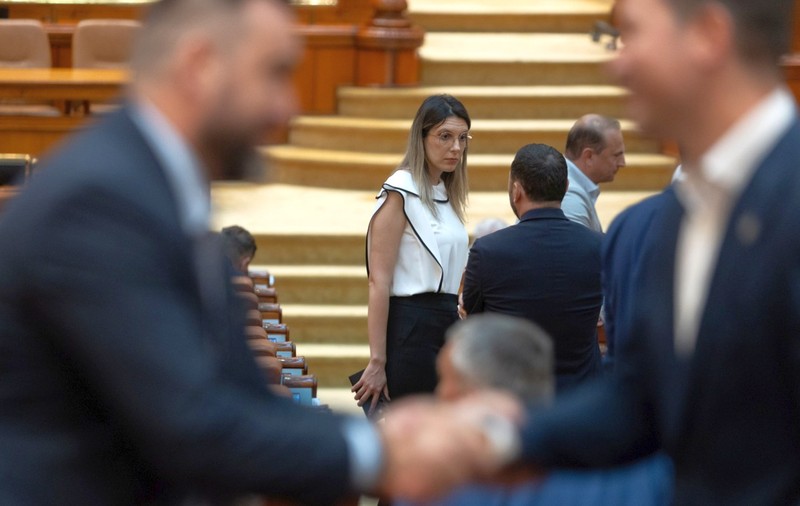 PSD, AUR și USR s-au luat la harță în Parlament. George Simion: „Diana Buzoianu are 32 de ani și îşi bate joc de România”. Replica ministrului