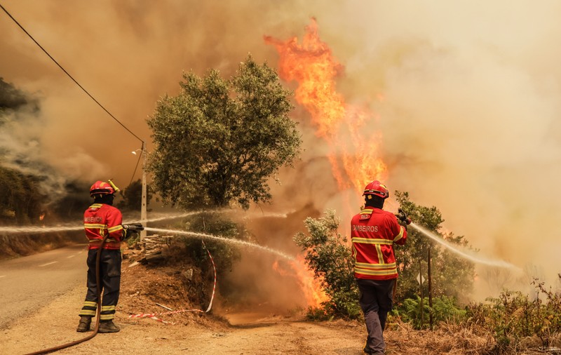 Noi incendii de vegetație în Portugalia. Nouă pompieri au fost răniți în timpul intervenției
