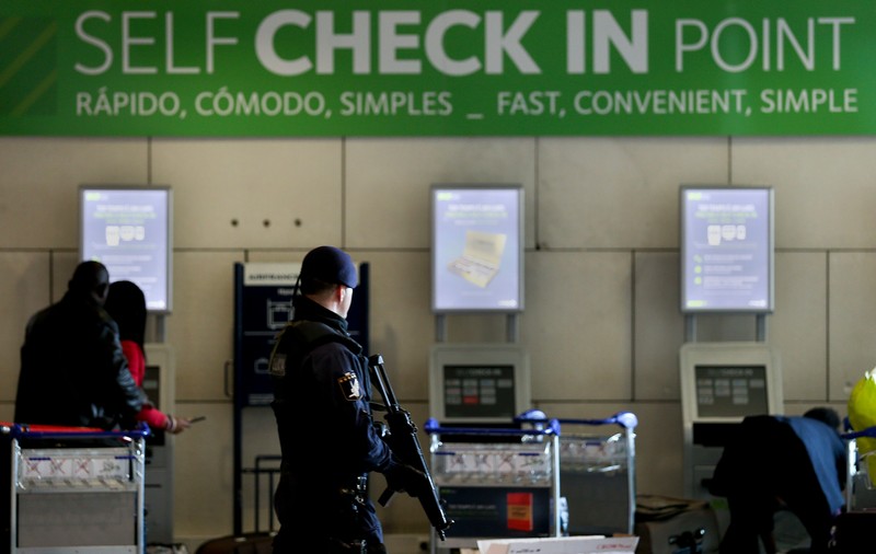 Patru algerieni suspecți  au fost arestați pe aeroportul din Lisabona