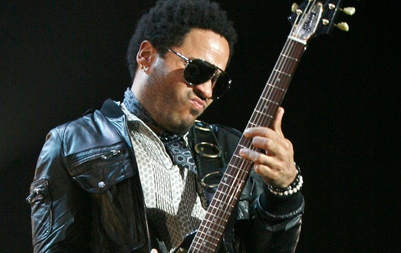 Lenny Kravitz strânge fonduri pentru ajutorarea persoanelor afectate de pata de petrol 