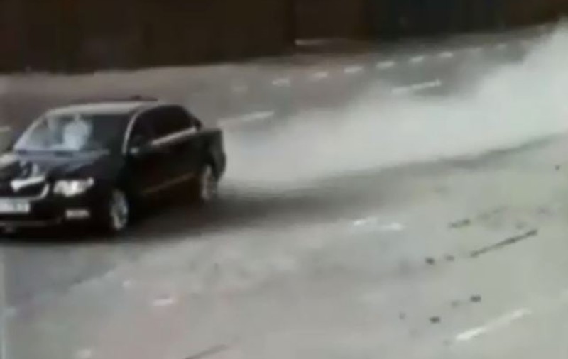 VIDEO ȘOCANT: Momentul în care atacatorul din Brăila intră cu mașina în doi oameni