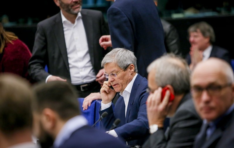 Parlamentul European adoptă în iunie o rezoluţie privind situația muncitorilor sezonieri, la solicitarea lui Dacian Cioloş
