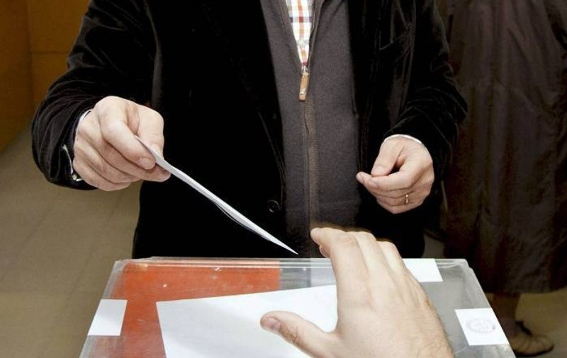 ALEGERI LOCALE 2012 | Un sibian, amendat după ce și-a fotografiat buletinul de vot