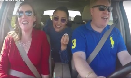 De Ziua Limbii Române, Andra a cântat cu Katy și Ron, diplomați ai Ambasadei SUA din România. Întreg momentul a fost filmat