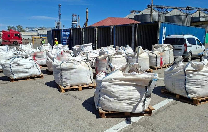6 containere cu 165.000 kg de „marfă second-hand”, oprite în Constanța. Poliția le-a trimis imediat înapoi de unde au venit