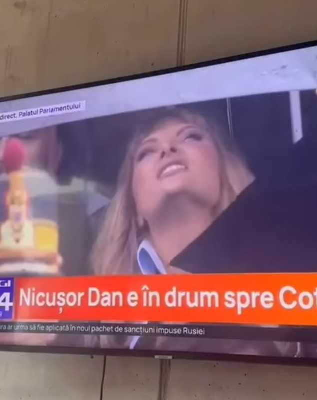 Imagini cu vedetele la învestirea lui Nicușor Dan. Delia, Andreea Raicu și Anca Serea nu au ratat ocazia de a face poză cu noul președinte al României