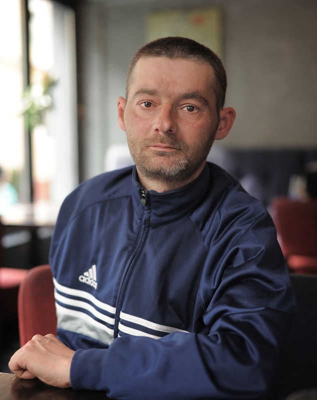 REPORTAJ/Condamnat să trăiască mutilat. Un brașovean care și-a pierdut brațul drept la muncă așteaptă să i se facă dreptate