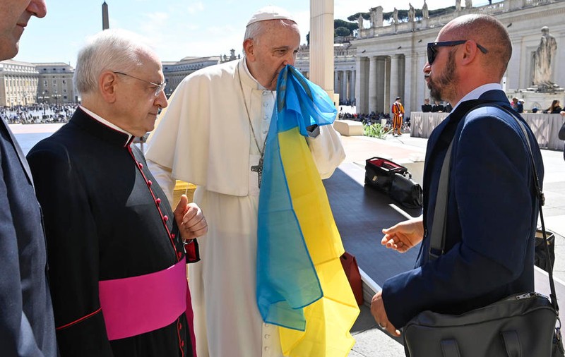 Papa Francisc spune că NATO ar putea fi de vină pentru invadarea Ucrainei, pentru că a „lătrat” la ușa Rusiei