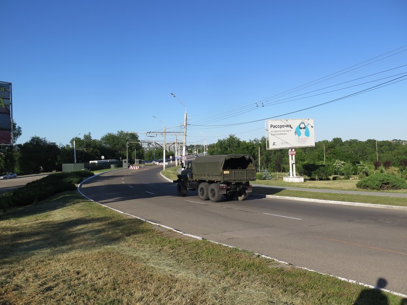 Pe străzile din Bender nu e neobișnuit să vezi trecând vehicule militare.