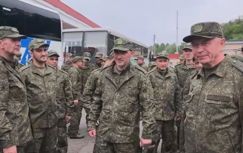 Soldații returnați în Rusia în urma schimburilor de prizonieri sunt trimiși în unități militare și apoi înapoi pe front: „Inclusiv cei răniți”