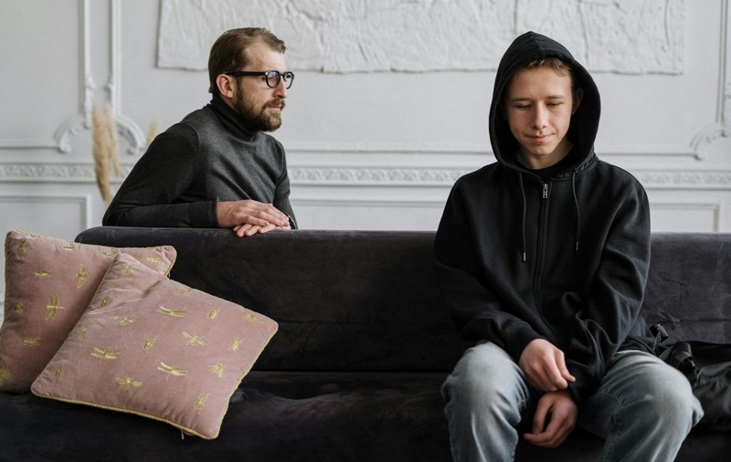Cursuri de parenting. Învață strategii și tehnici eficiente de relaționare cu adolescenții