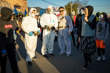 Echipamentul de epidemie e noua tendinţă în moda de carnaval