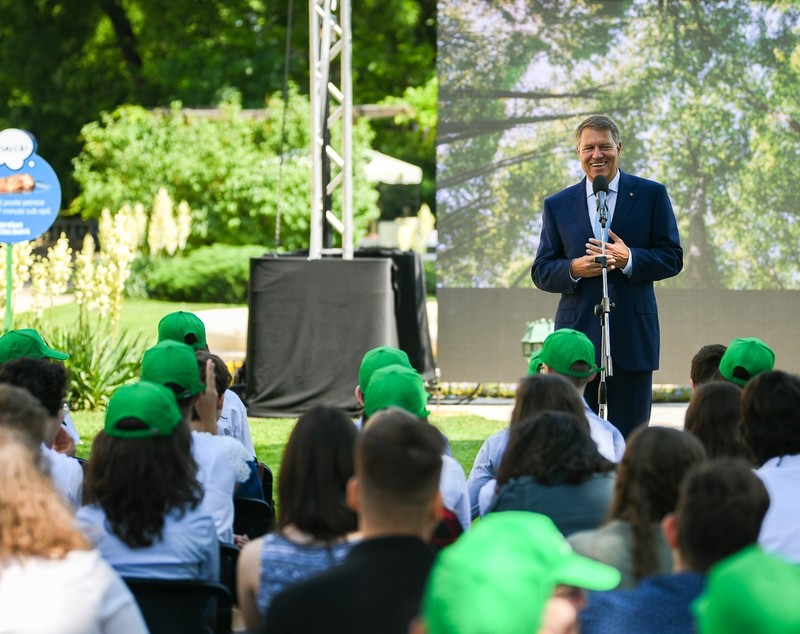 Președintele Iohannis a invitat elevii la Palatul Cotroceni, de Ziua Mediului; Au vizionat ”România Neîmblânzită” și au vorbit despre animale (FOTO)