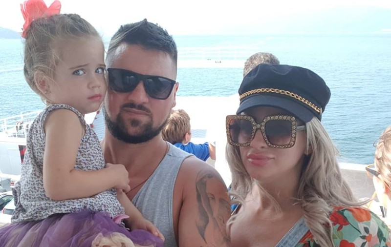 Cum arată acum fetița Sânzianei Buruiană. Pozează mai ceva ca un fotomodel | FOTO
