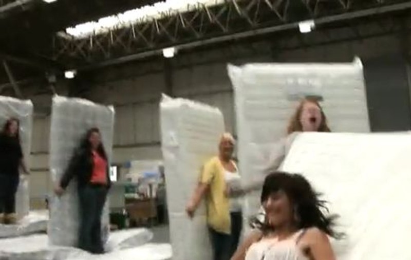 Video / Domino uman de 41 de "piese"