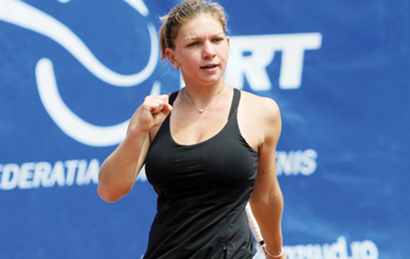 Ce oameni răi! Străinii au dezbrăcat-o pe Simona Halep! Ce au reținut privirile pofticioase ale fanilor tenisului. Imagini nemaivăzute cu românca, înainte de operație de micșorare a sânilor. Mesajul constănțencei de Crăciun / FOTO&VIDEO