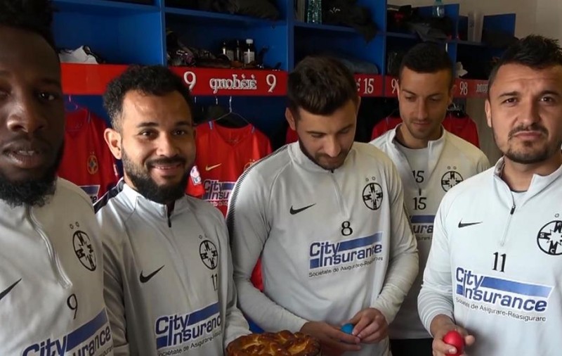 Fotbaliștii de la FCSB au ciocnit ouă în cantonament. ”Paște fericit!” este mesajul băieților lui Nicolae Dică / VIDEO