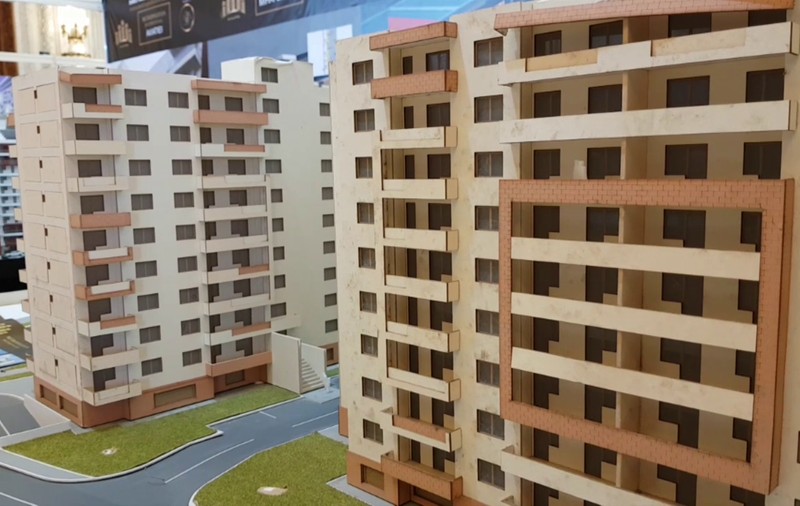 VIDEO/ Sfatul unui expert imobiliar: dacă aveţi bani, cumpăraţi acum. Oferte de la 3000 de euro un teren, la 3 milioane de euro un hotel