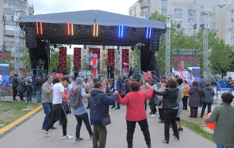 Petreceri de peste 145.000 de euro între blocurile din sectorul 5! Primăria celui mai sărac sector din Capitală a finanțat două evenimente organizate de Paște și de 1 Mai în Parcul Sebastian