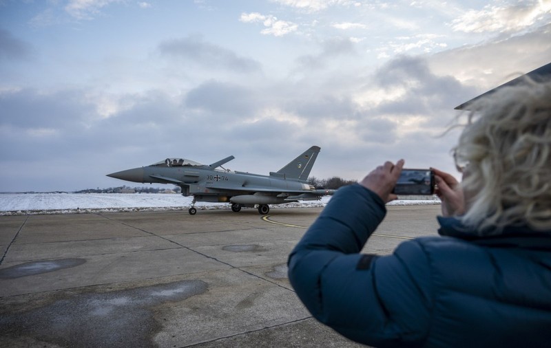 Dosar penal pentru ucidere din culpă şi nespectarea securității în muncă după catastrofele aviatice în care au murit 8 militari