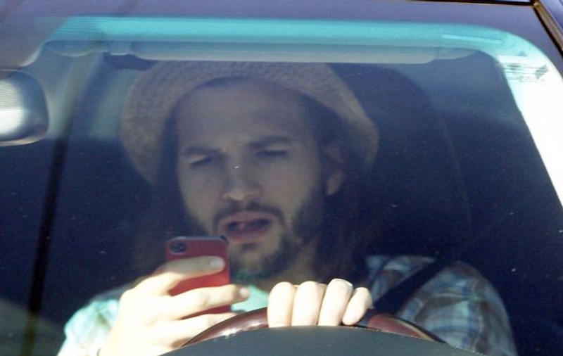 Ashton Kutcher a fugit disperat când a auzit că Demi Moore este în spital