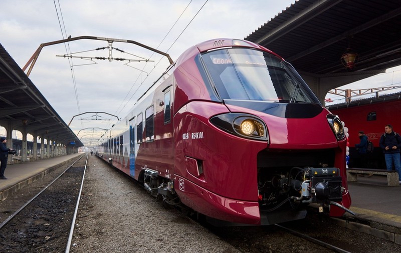13 noi trenuri electrice vor circula spre Brașov în curând. Interreginal Călători a câștigat licitația la un ban/km diferență de CFR Călători