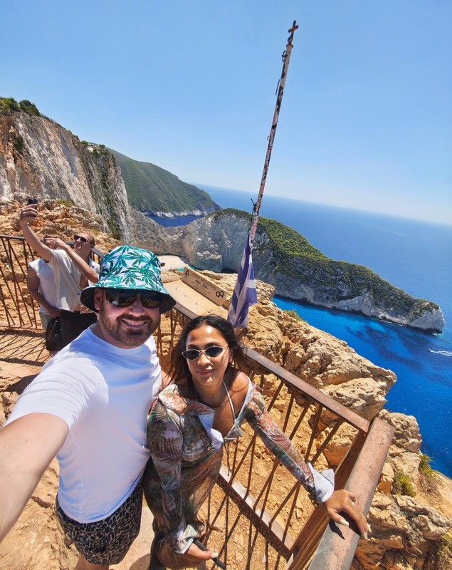 Imagini din vacanța Bellei Santiago în Zakynthos. Incidentul neplăcut de care a avut parte artista