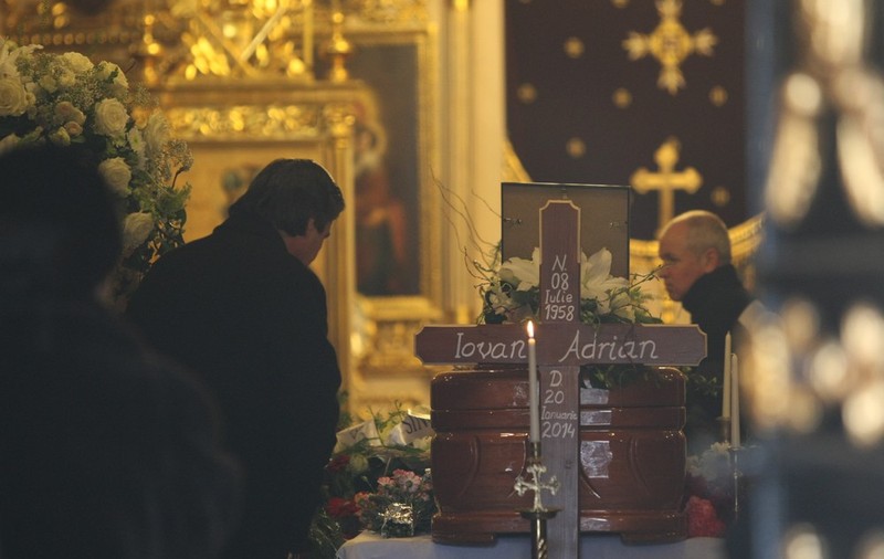 Primele imagini de la capela unde este depus trupul lui Adrian IOVAN! | FOTO