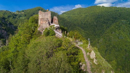 Câte trepte trebuie să urci până la cetatea Poenari