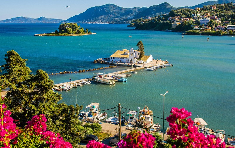 Vacante ieftine Corfu: Insula de Smarald unde amintirile prețioase nu costă o avere