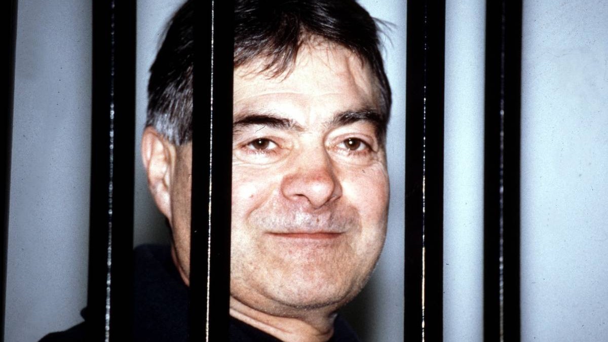 Italia - 2 martie 2026. Notoriul șef al mafiei siciliene Benedetto „Nitto” Santapaola, în vârstă de 87 de ani, a murit într-o închisoare din Milano, după ce a ispășit peste trei decenii de detenție pentru multiple condamnări pe viață legate de crime de mare amploare, inclusiv cele ale judecătorilor anti-mafia Falcone și Borsellino.
