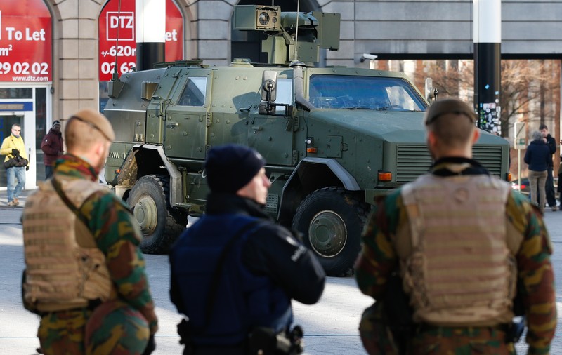 Doi polițiști belgieni au fost înjunghiați în apropiere de Bruxelles. Pista unui atac terorist, favorizată de autorități