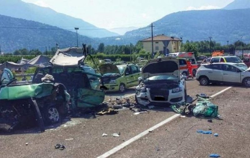 Un român a provocat un accident de proporții în Italia