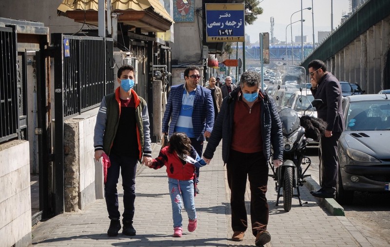 Iranul a eliberat temporar 70.000 de deţinuţi, pentru a combate răspândirea coronavirusului în închisori