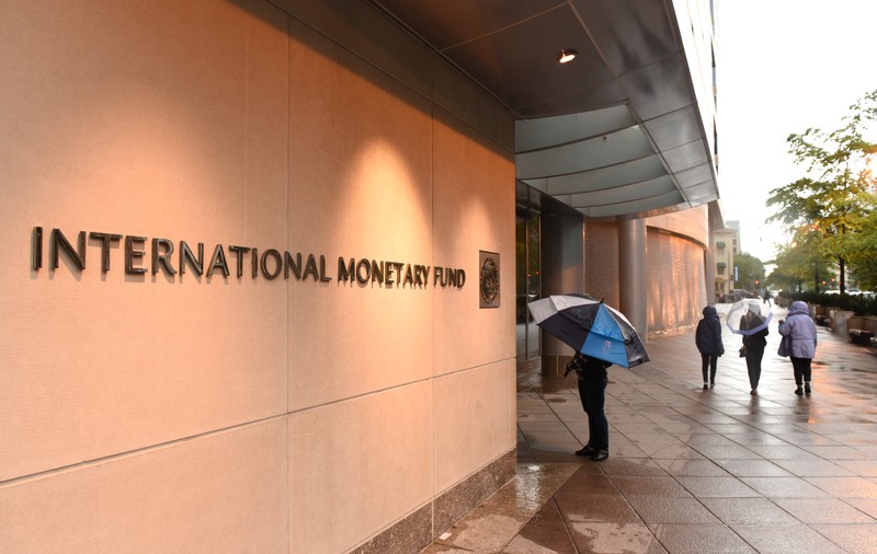 FMI reduce perspectivele de creștere globală: „Lumea s-ar putea să se afle în curând la marginea unei recesiuni globale”