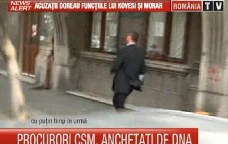 Un șef al DGIPI a luat-o la fugă, la ieșirea de la DNA