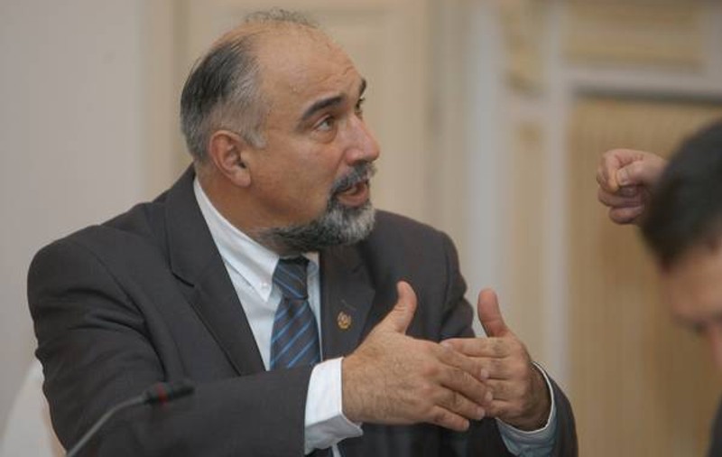 IPOTEZĂ HALUCINANTĂ lansată de Varujan Vosganian: „Dacă s-ar face referendum majoritatea românilor ar vota pentru”