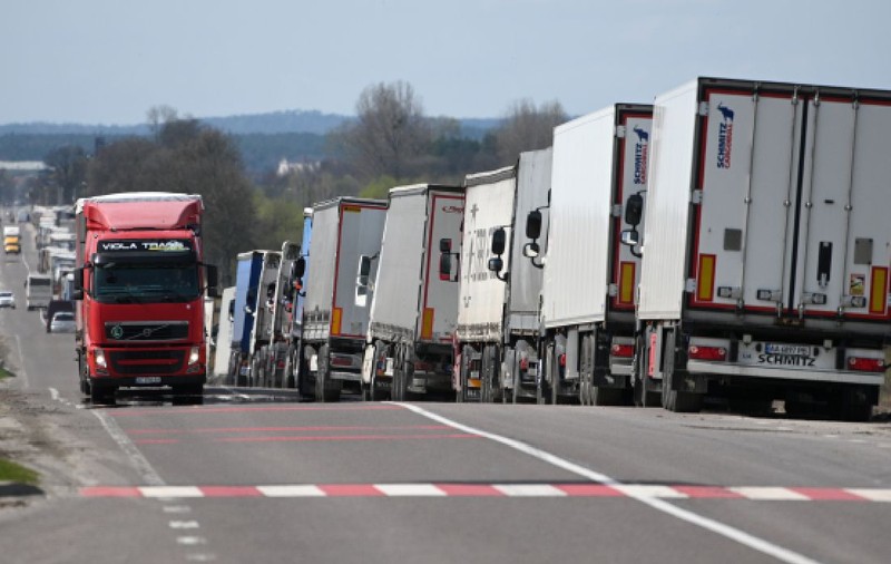 Șoferii de TIR vor fi controlați în toată Europa până pe 15 februarie. ROADPOL anunță filtre pe autostrăzi, în parcări, porturi și vămi