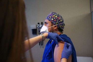 Mai multe vaccinuri anti-COVID se află acum în ultima fază de testare FOTO: EPA