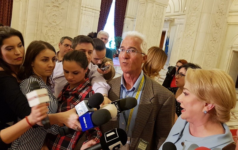 VIDEO / Dăncilă: „Bugetarii vor primi în avans salariile înainte de Paști, dar pensionarii nu”. Care sunt motivele