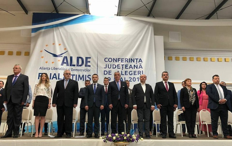 Tinerii din ALDE, sfătuiți să facă concurență celor de la #Rezist; Ce modele nu au voie să urmeze