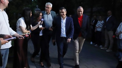 Mihai Tudose - Sorin Grindeanu si Marian Neacsu FOTO Dumitru Angelescu