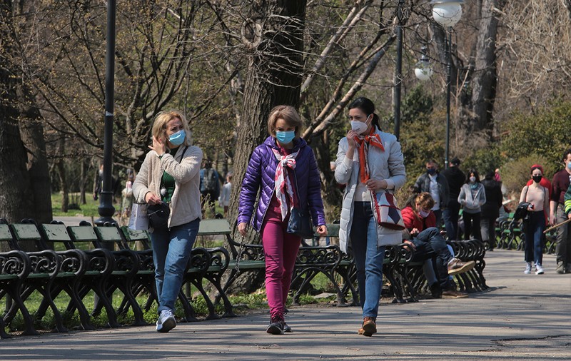 Un fenomen nou bate și la ușile României: de ce femeile educate își găsesc tot mai rar partener?