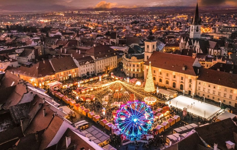 Cât costă două sarmale la târgul de Crăciun din Sibiu. Sunt mai scumpe decât un kilogram de carne