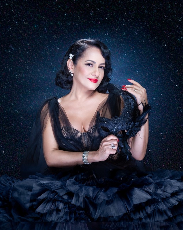 Carmen Trandafir a lansat un nou album, „Măști”: „Întorci clepsidra și-ți scrii povestea de la început”
